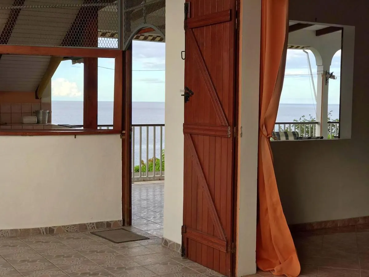 Maison Charmante Pointe-Noire, Vue Mer Holiday home